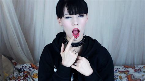 vampiredoll nude|VampireDoll Videos from Twitter.